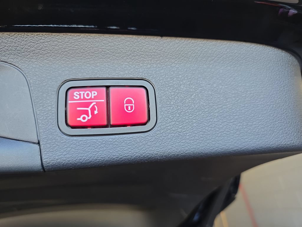 Used 2021 Mercedes-Benz GLS 450 4MATIC image 17