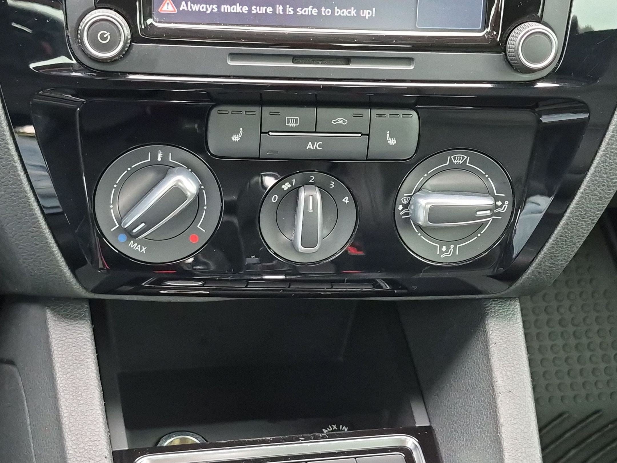 Used 2015 Volkswagen Jetta TDI SE FWD image 24