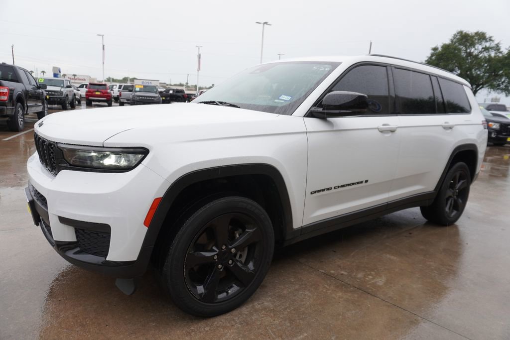 Used 2023 Jeep Grand Cherokee L Laredo AWD/4WD image 3