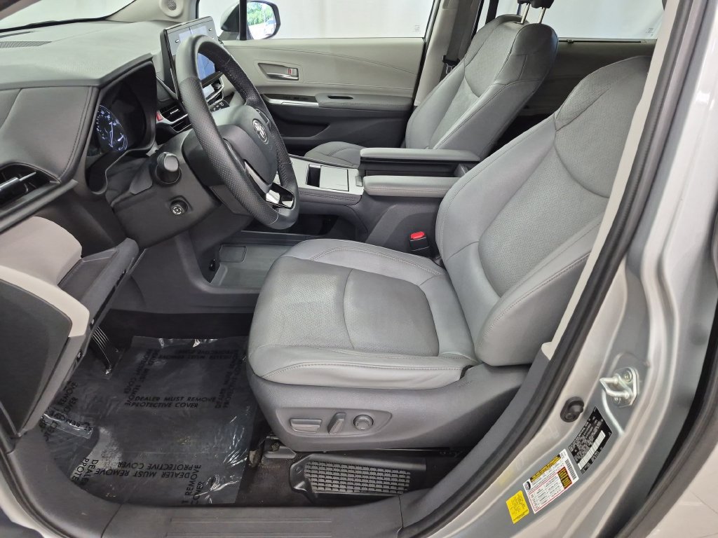 Used 2021 Toyota Sienna Limited AWD/4WD image 14