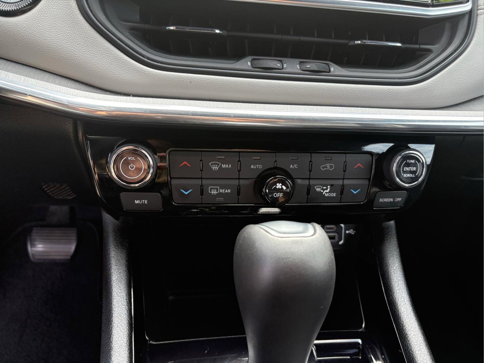 Used 2024 Jeep Compass Limited image 26