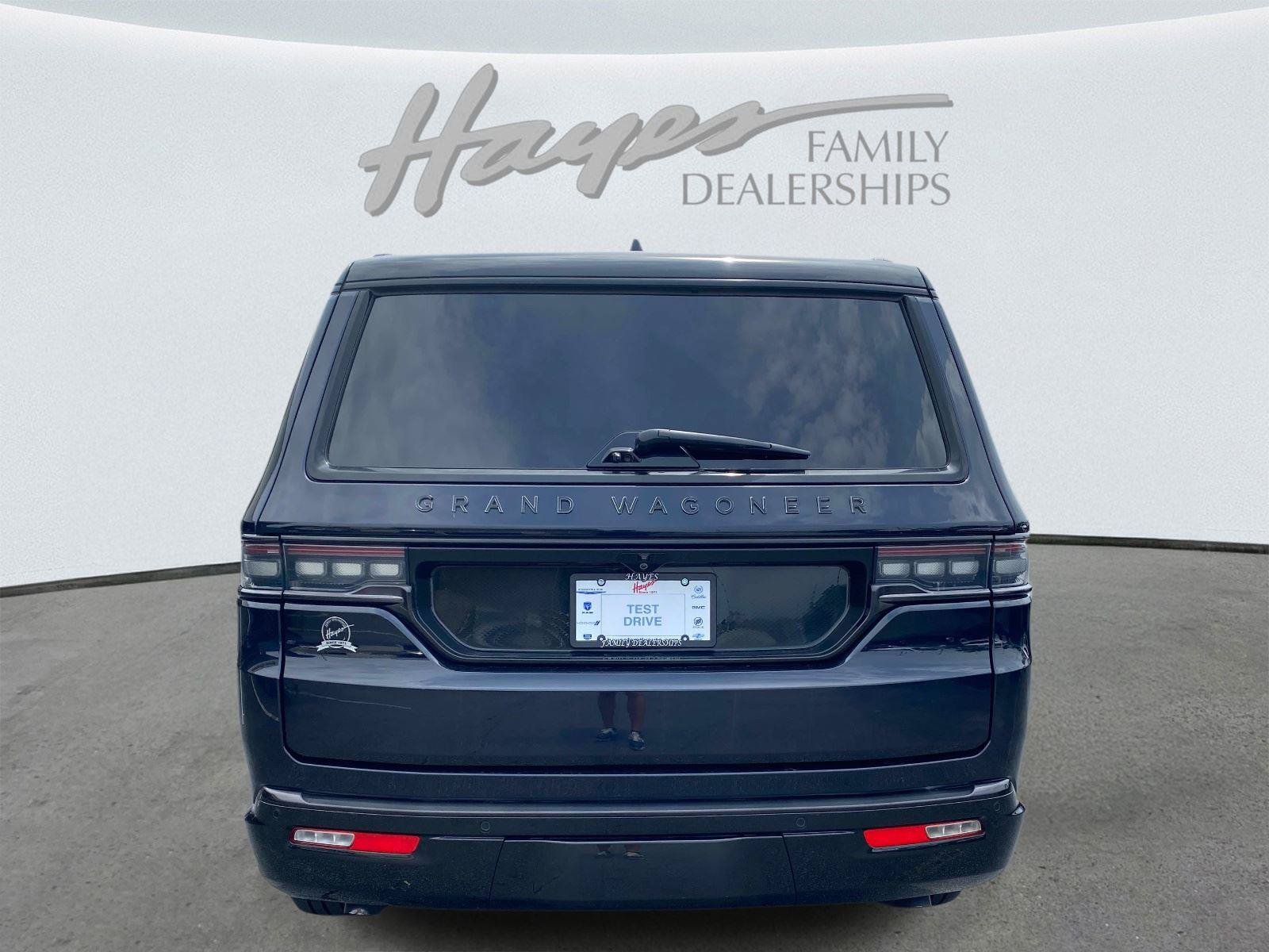 Used 2025 Jeep Grand Wagoneer Series III w/ Rear Seat Video Group 1 AWD/4WD image 4