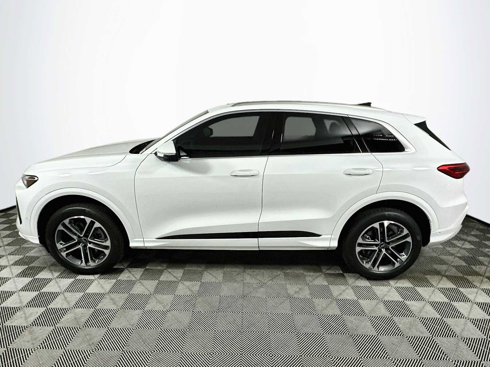 New 2026 Audi Q5 Premium AWD/4WD image 4