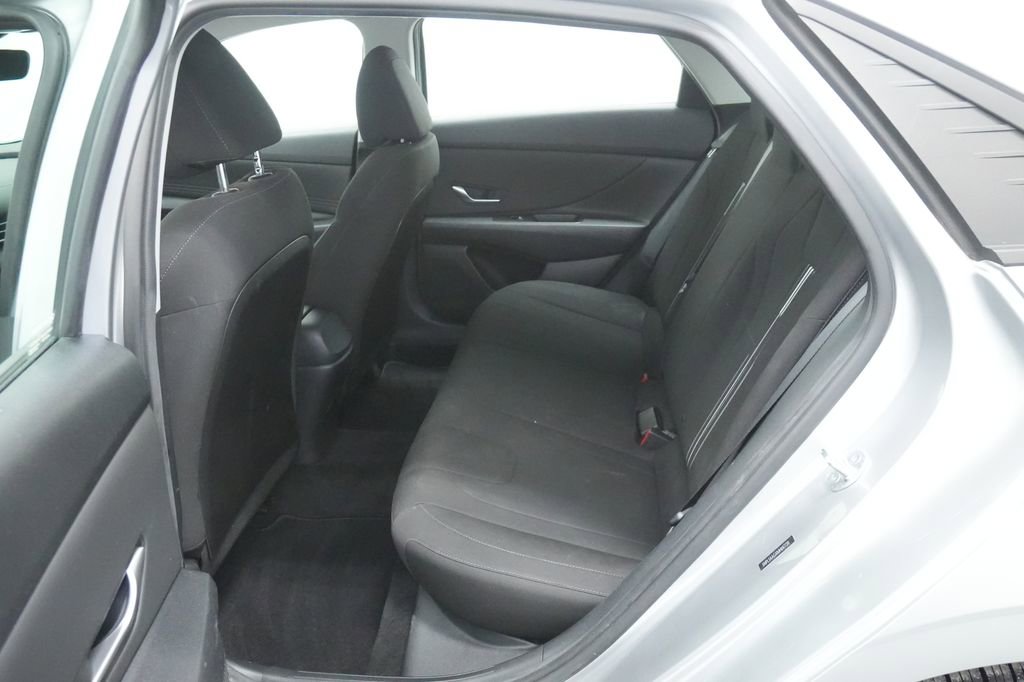 Used 2021 Hyundai Elantra SEL w/ Convenience Package image 18