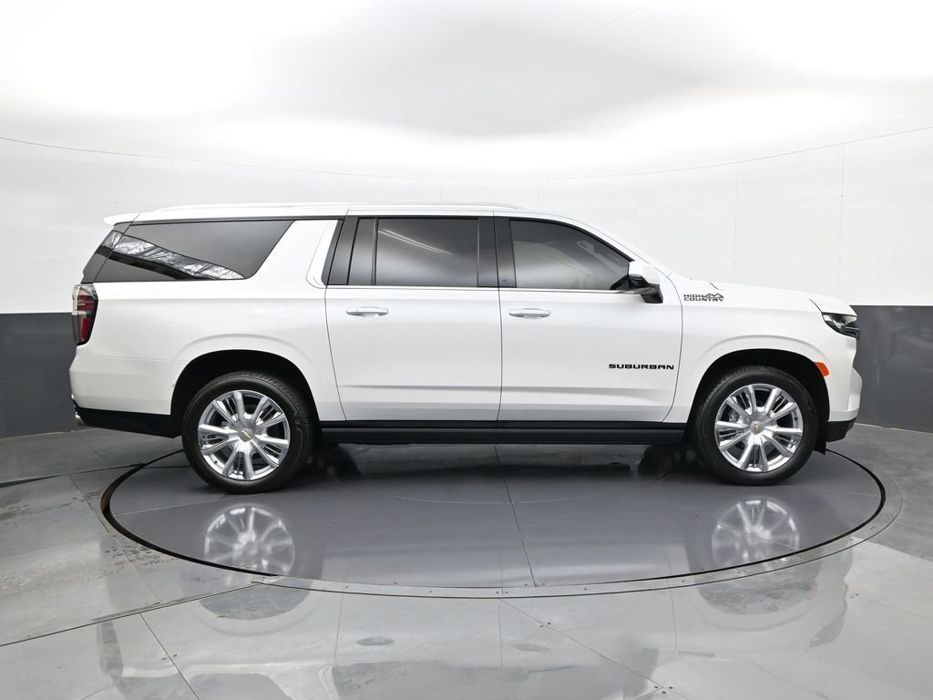 Used 2024 Chevrolet Suburban High Country image 4
