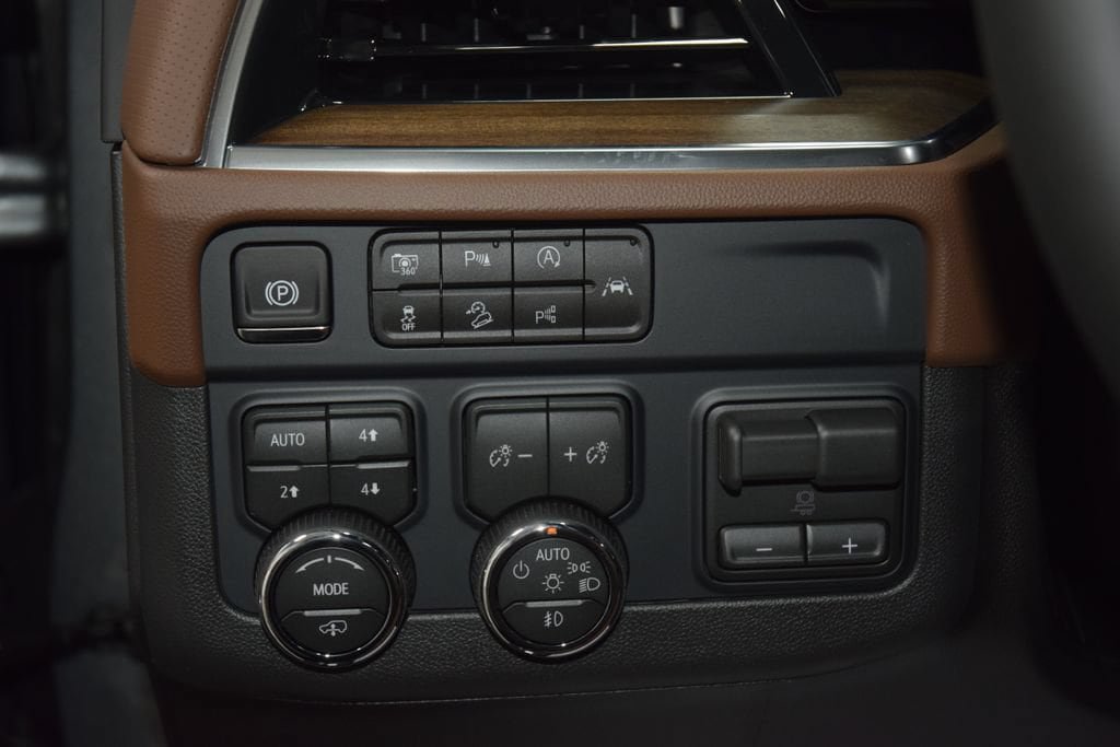 New 2026 Chevrolet Suburban High Country AWD/4WD image 36