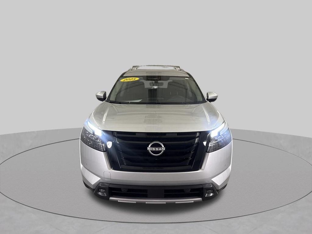 Used 2025 Nissan Pathfinder SL w/ Black Appearance Package FWD image 3