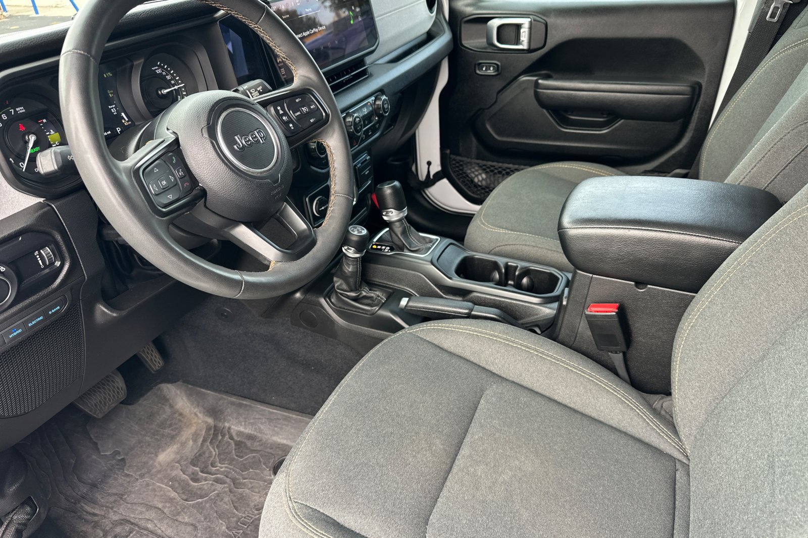 Used 2024 Jeep Wrangler Unlimited AWD/4WD image 13