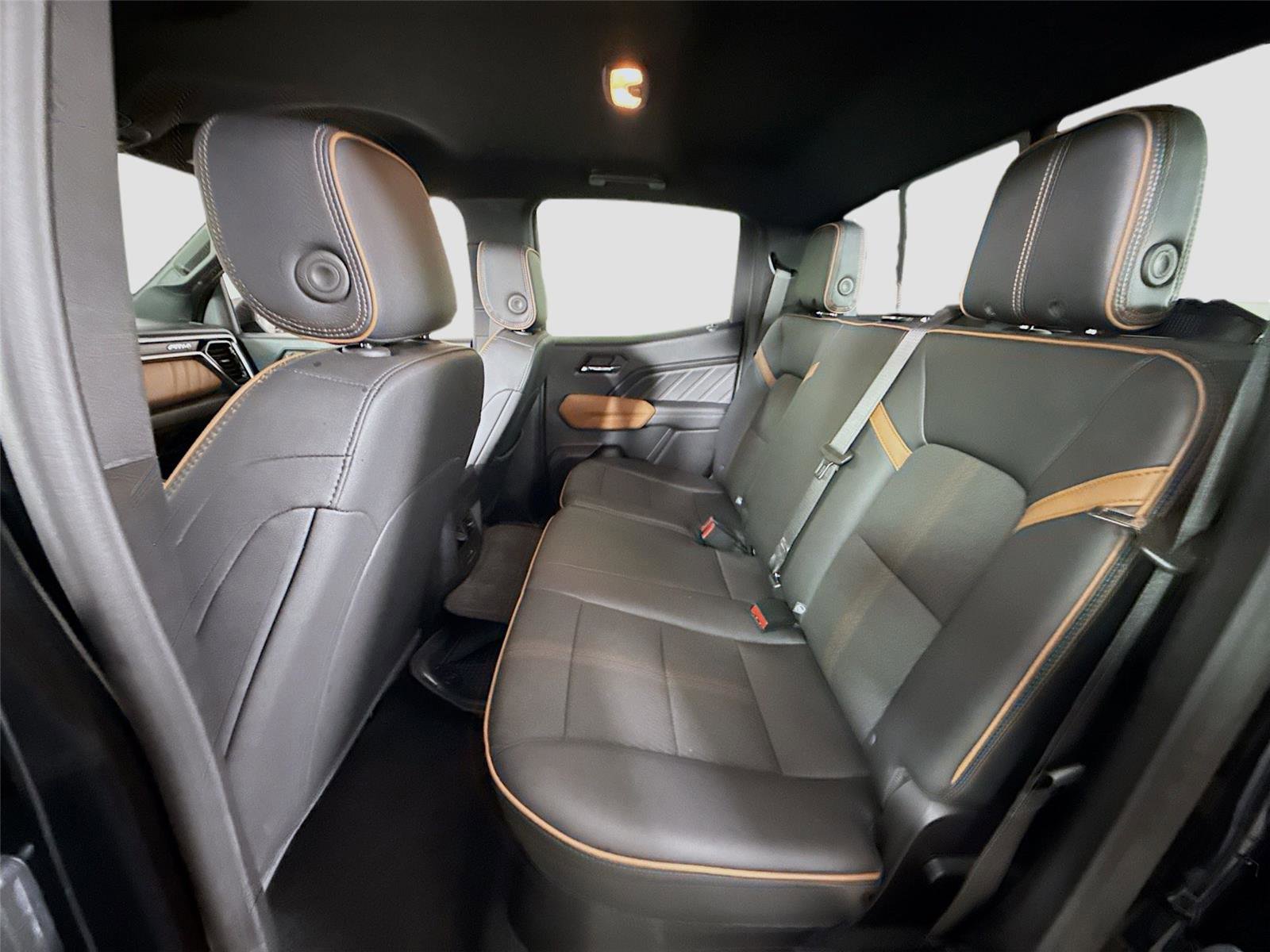 Used 2025 GMC Canyon AT4 w/ Nightfall Edition image 17