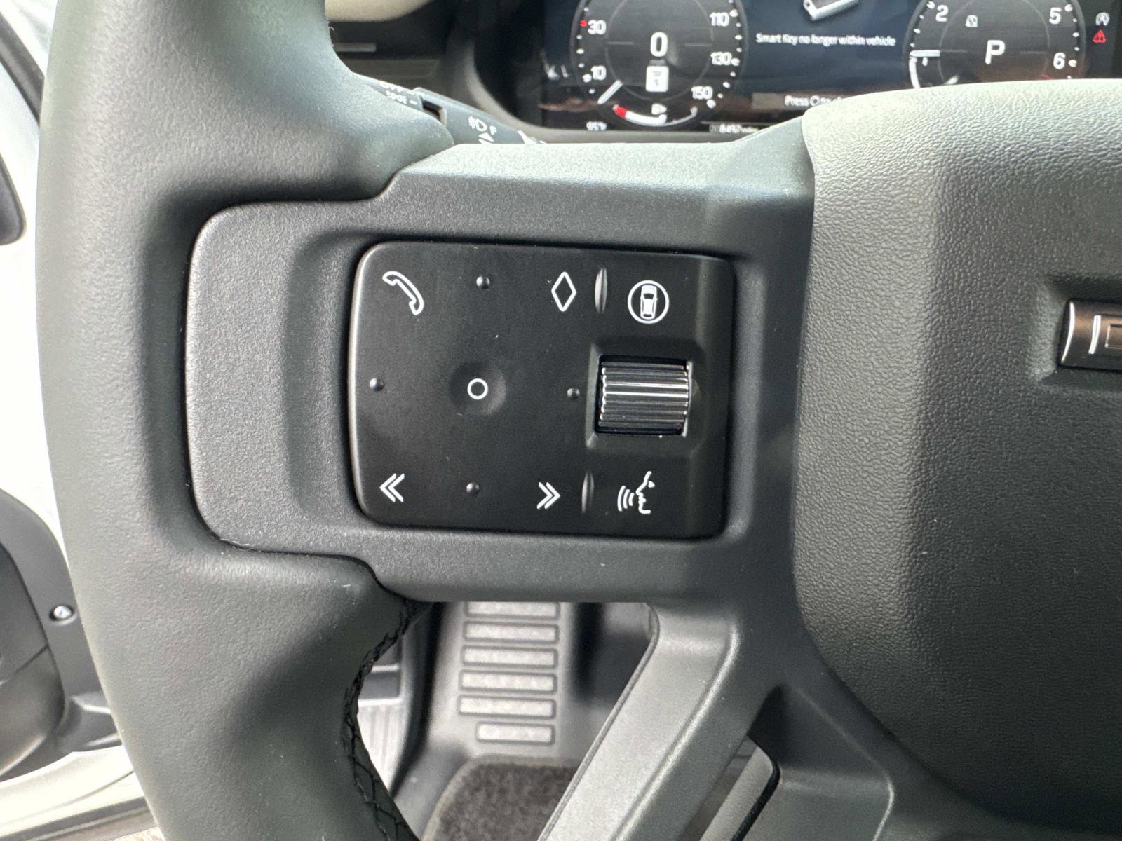 Used 2026 Land Rover Defender 110 X-Dynamic SE AWD/4WD image 31