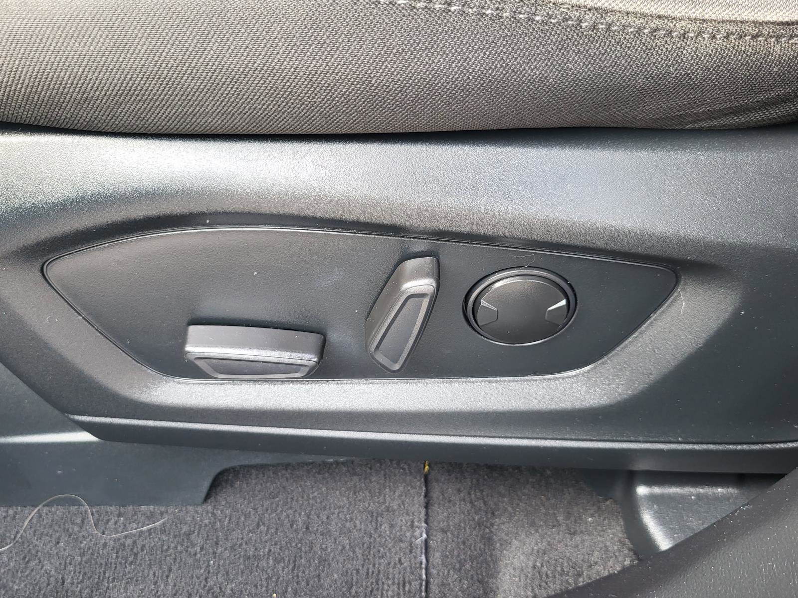 Used 2023 Ford Explorer XLT image 18