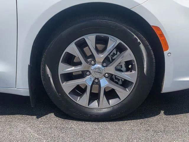 Certified 2023 Chrysler Pacifica Pinnacle FWD image 11