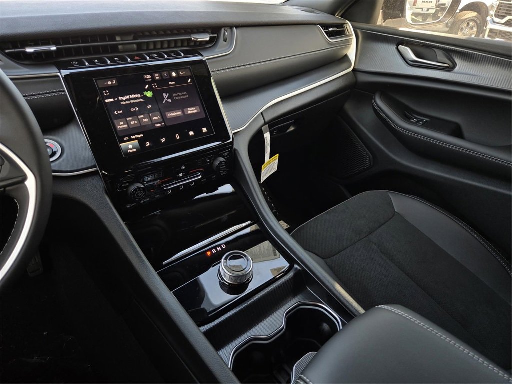 New 2025 Jeep Grand Cherokee Altitude image 17