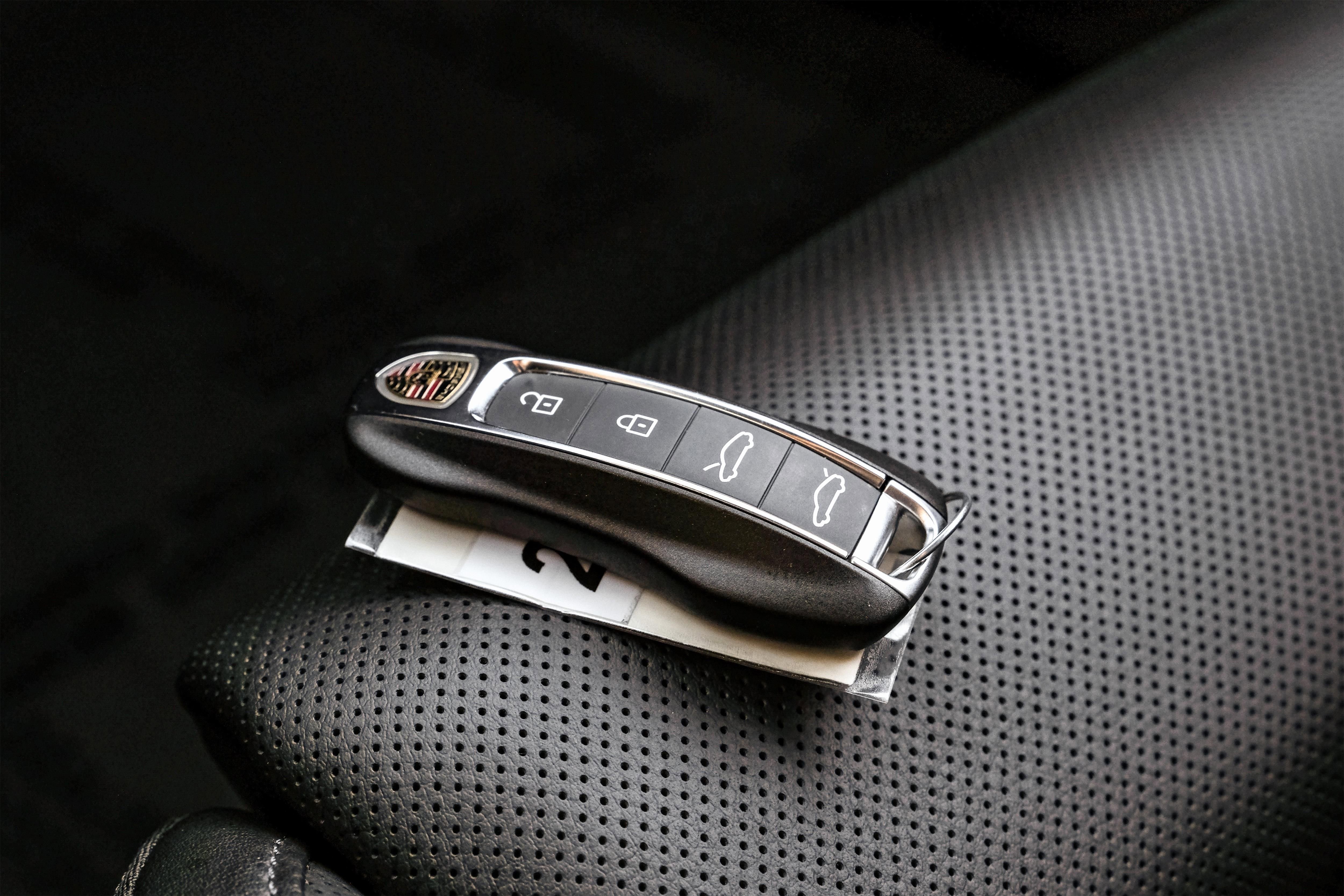 Used 2021 Porsche Taycan image 55