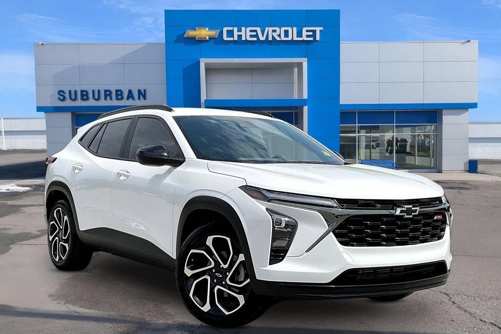 Used 2025 Chevrolet Trax RS w/ Driver Confidence Package FWD image 2