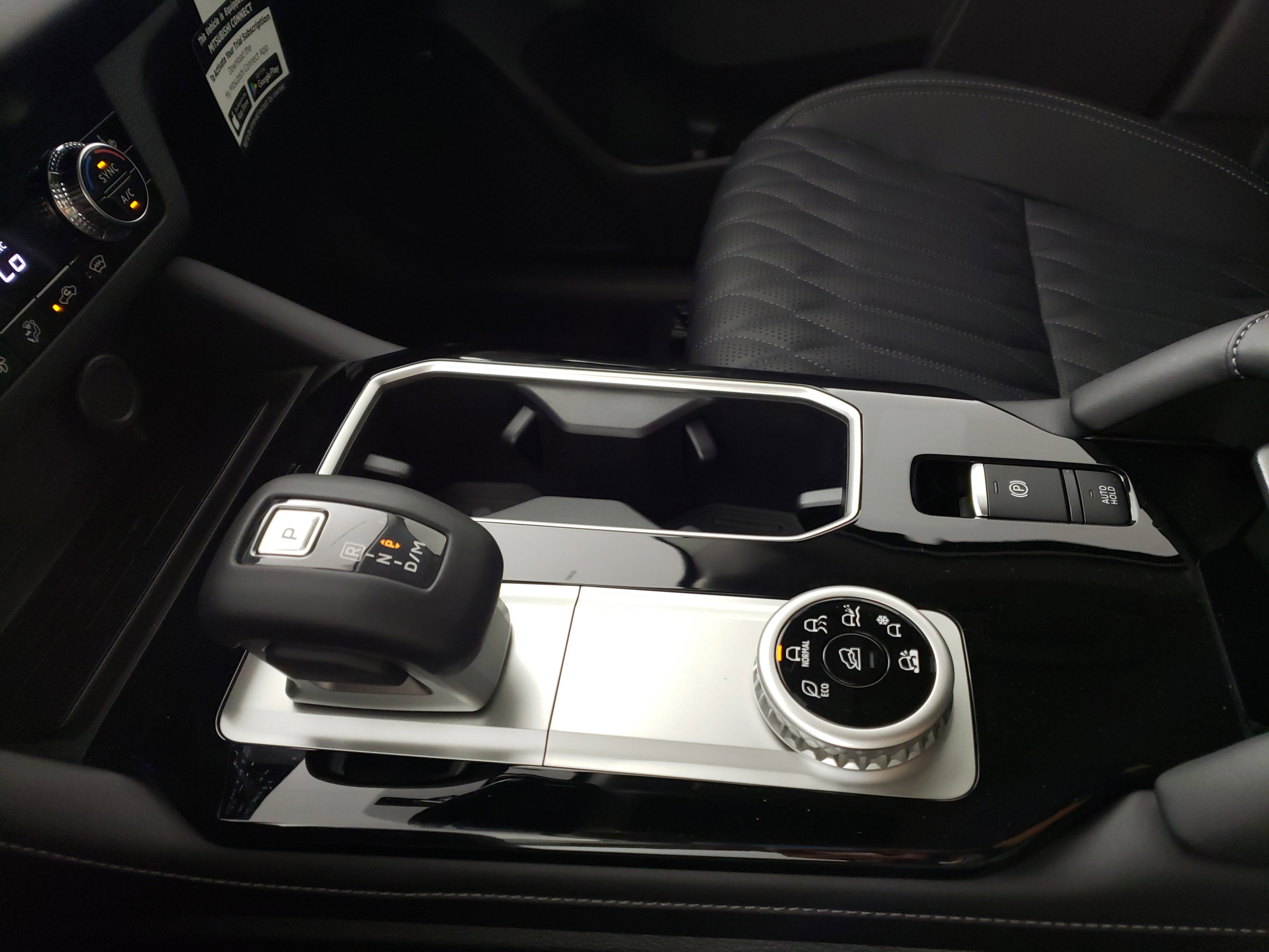 New 2025 Mitsubishi Outlander SEL image 25