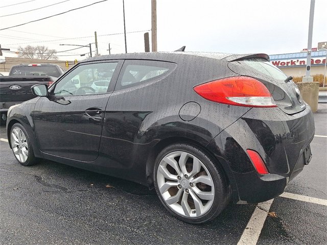Used 2013 Hyundai Veloster w/ Style Pkg image 4