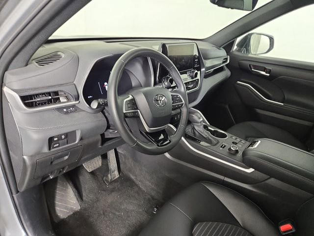 Used 2025 Toyota Highlander XSE AWD/4WD image 14