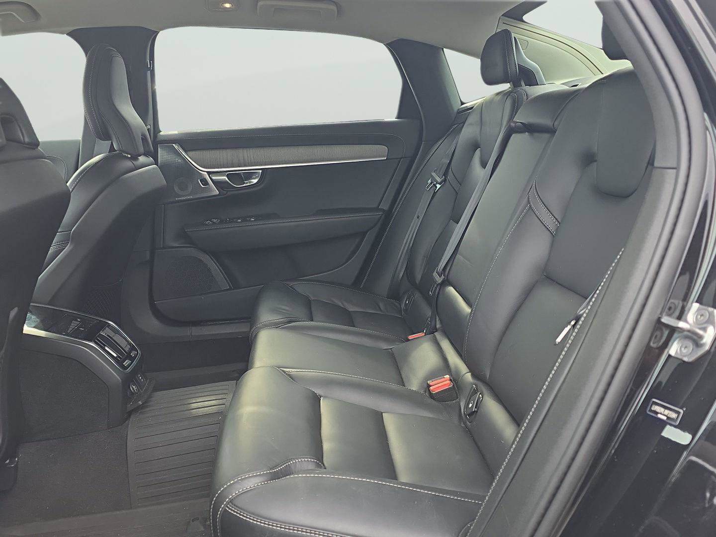 Used 2022 Volvo S90 B6 Inscription w/ Advanced Package image 22