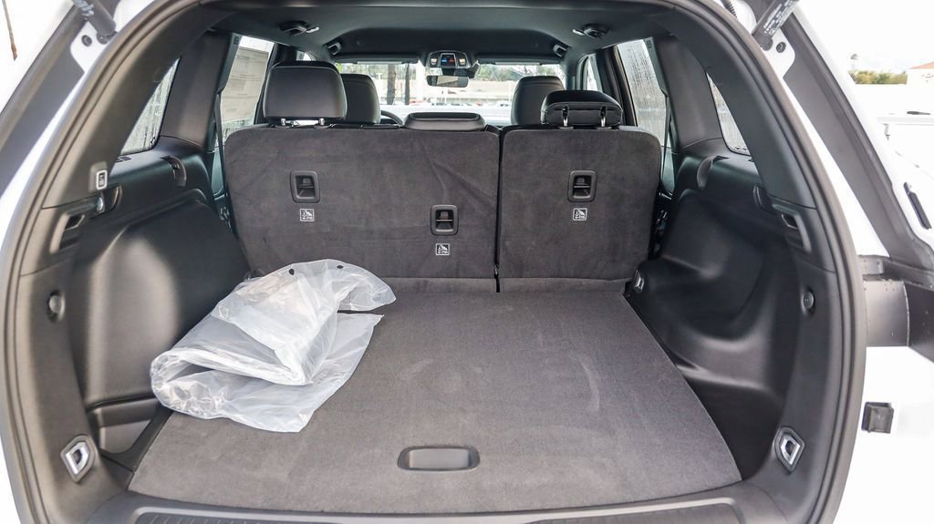 New 2025 Jeep Grand Cherokee Altitude image 26