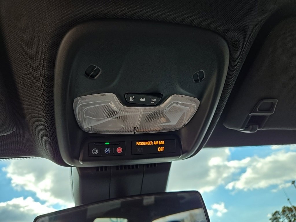 Used 2024 Chevrolet Colorado LT image 31