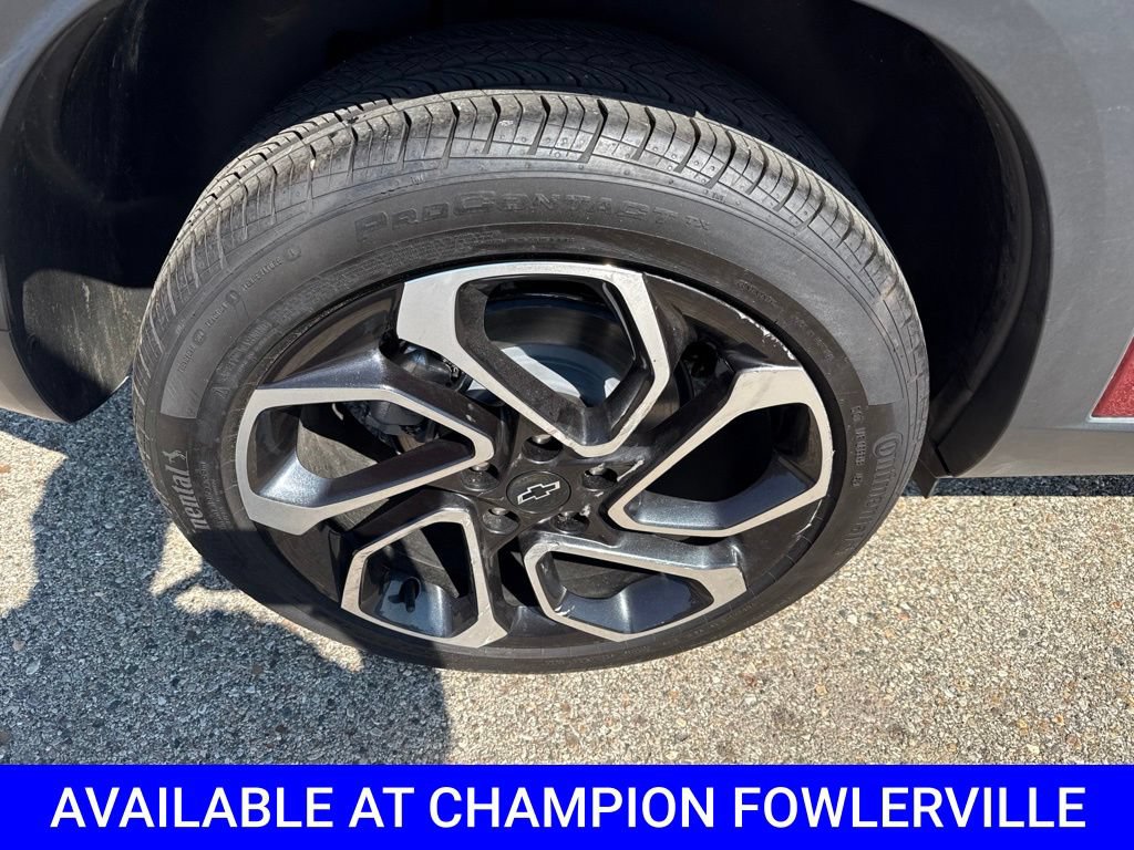 Used 2025 Chevrolet Trax RS w/ Sunroof Package FWD image 13