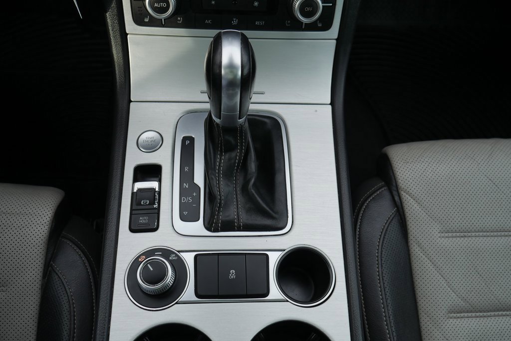 Used 2017 Volkswagen Touareg Wolfsburg Edition image 18