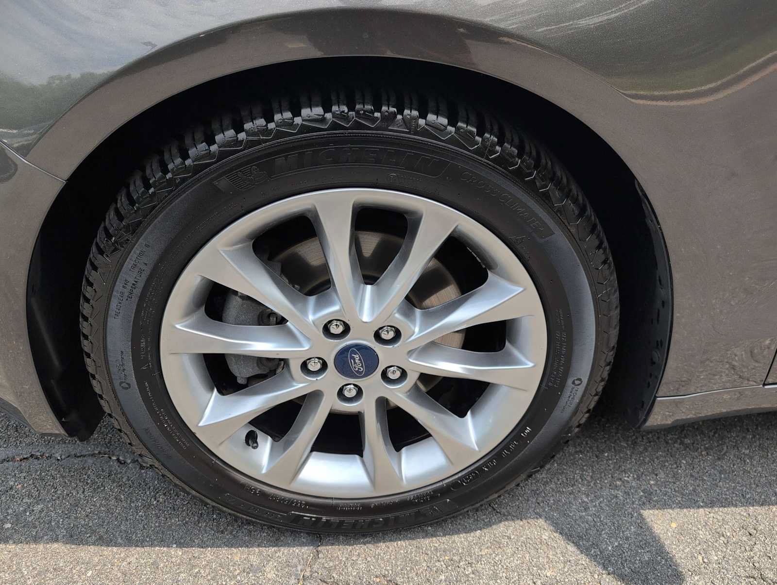 Used 2017 Ford Fusion SE FWD image 14