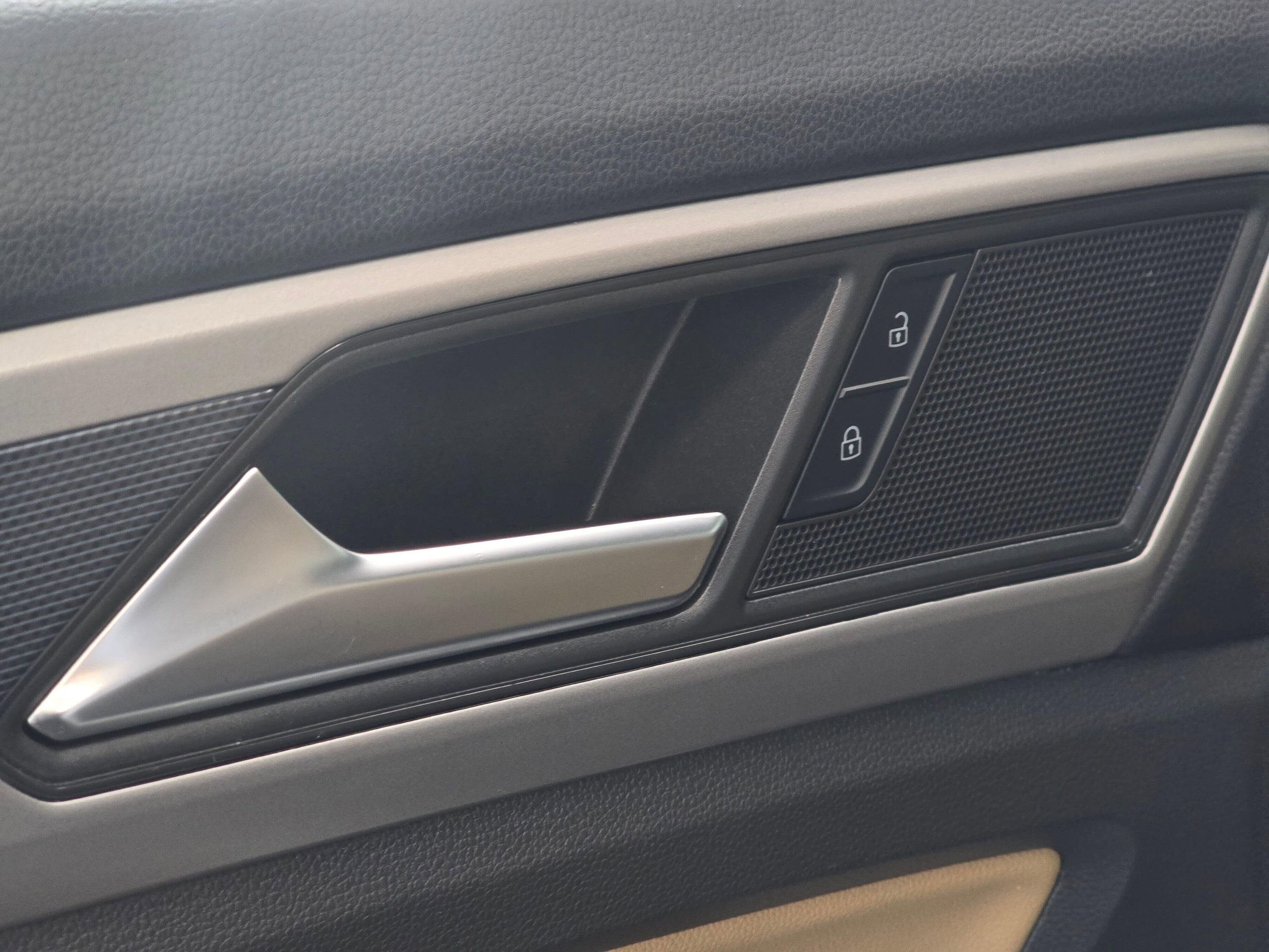 Used 2020 Volkswagen Atlas Cross Sport SEL image 35