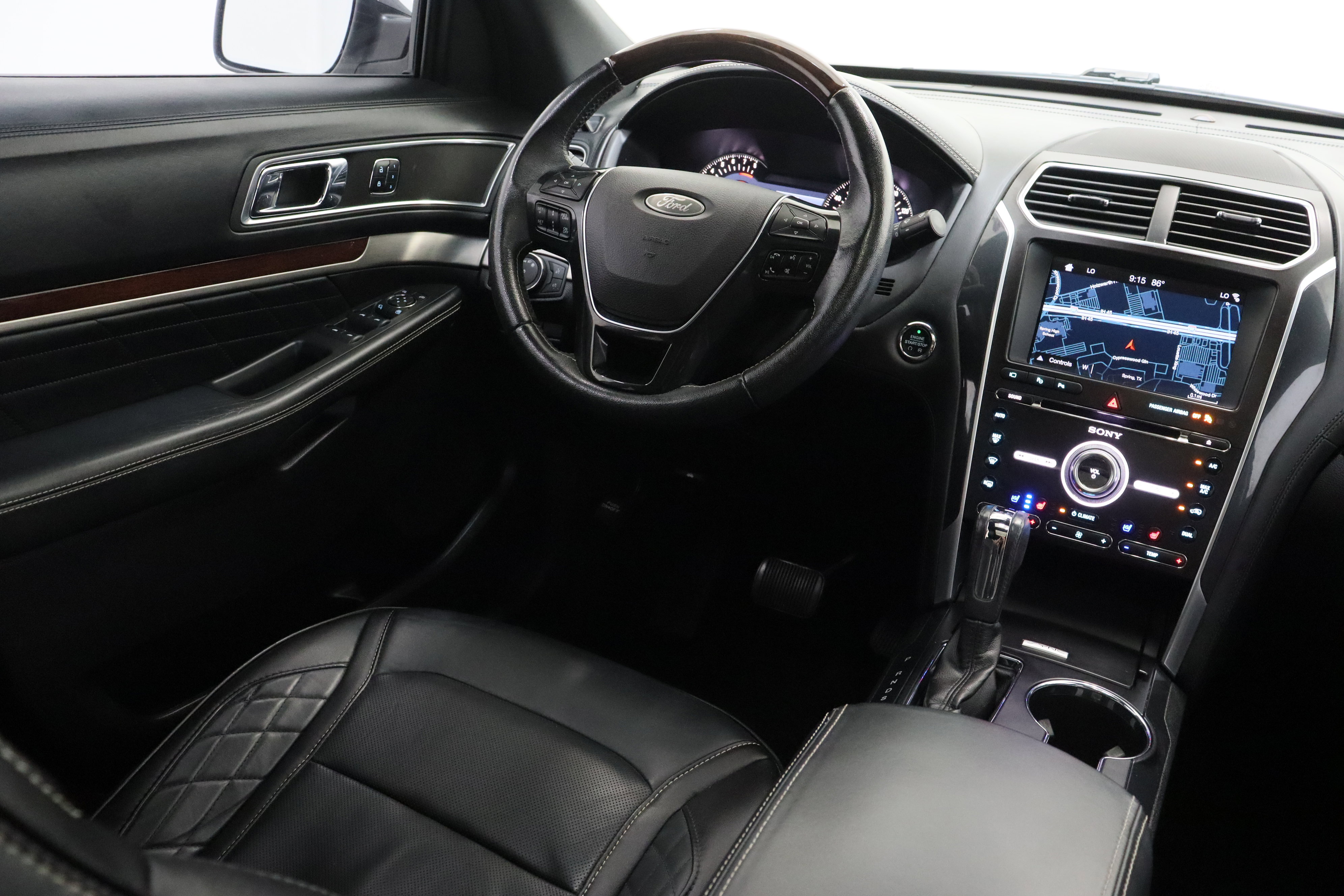 Used 2018 Ford Explorer Platinum AWD/4WD image 34