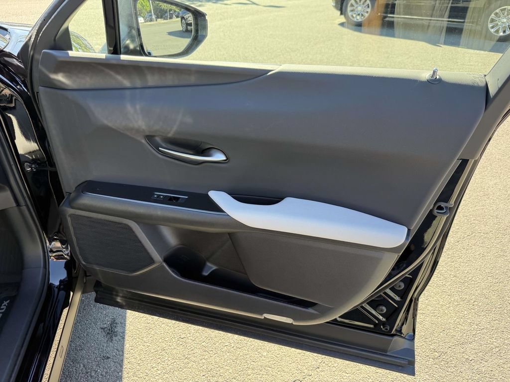 Used 2025 Lexus UX 300h AWD w/ Accessory Package (Z1) image 16