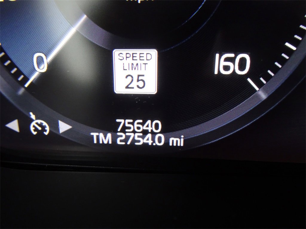 Used 2019 Volvo XC60 T5 Momentum w/ Multimedia Package image 22