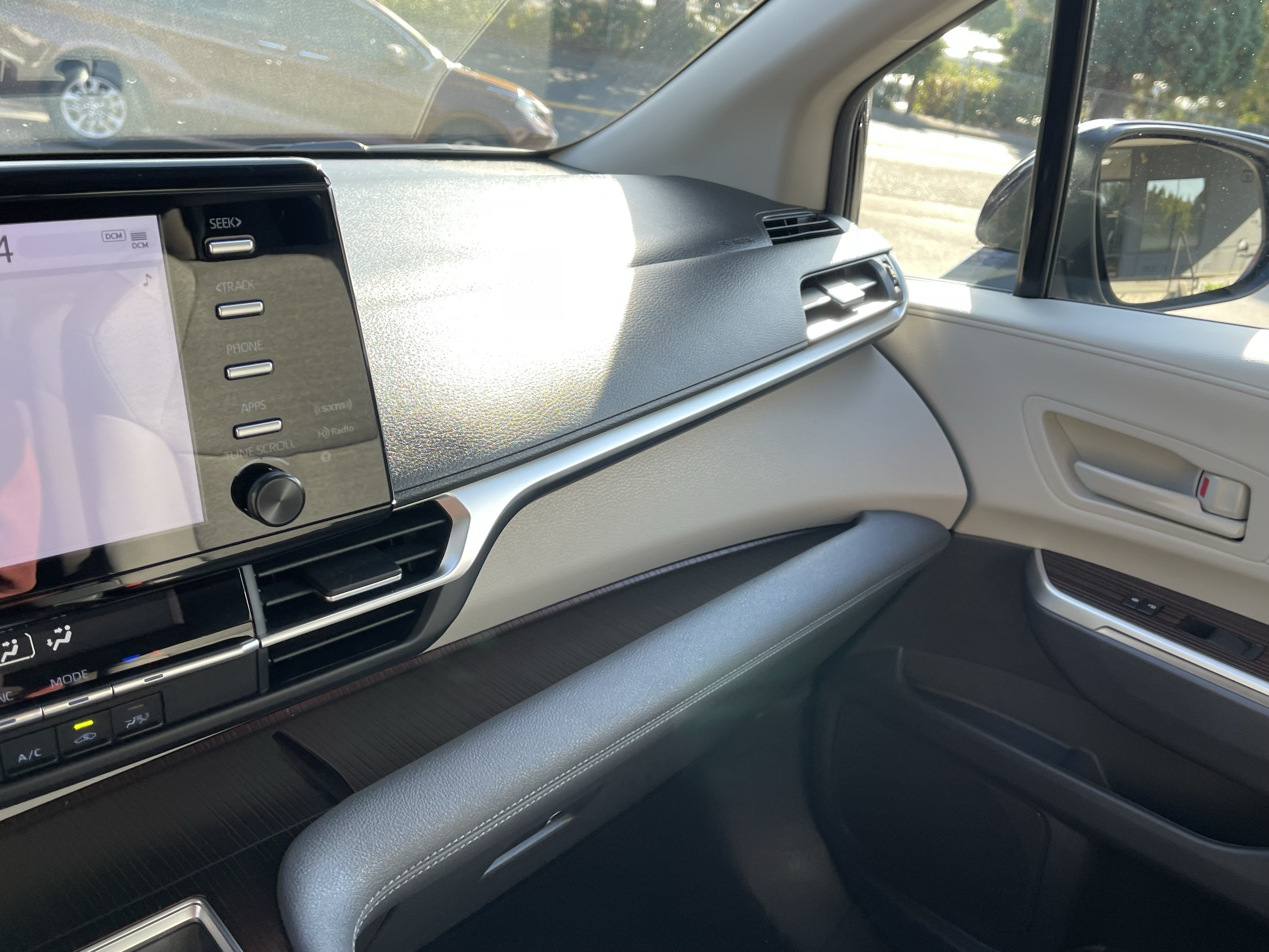Certified 2024 Toyota Sienna LE AWD/4WD image 25