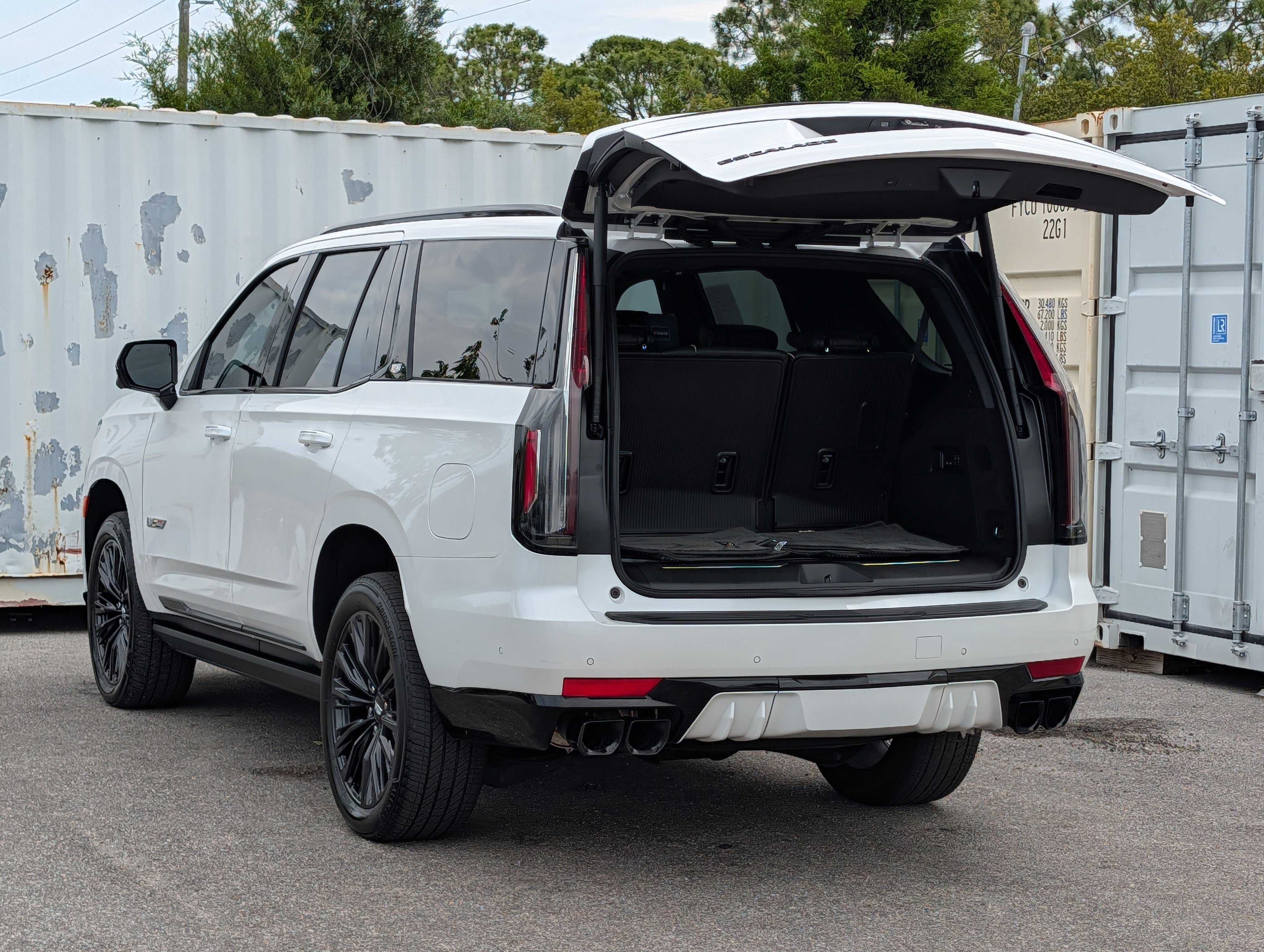 Used 2024 Cadillac Escalade V w/ LPO, ONYX Package AWD/4WD image 13