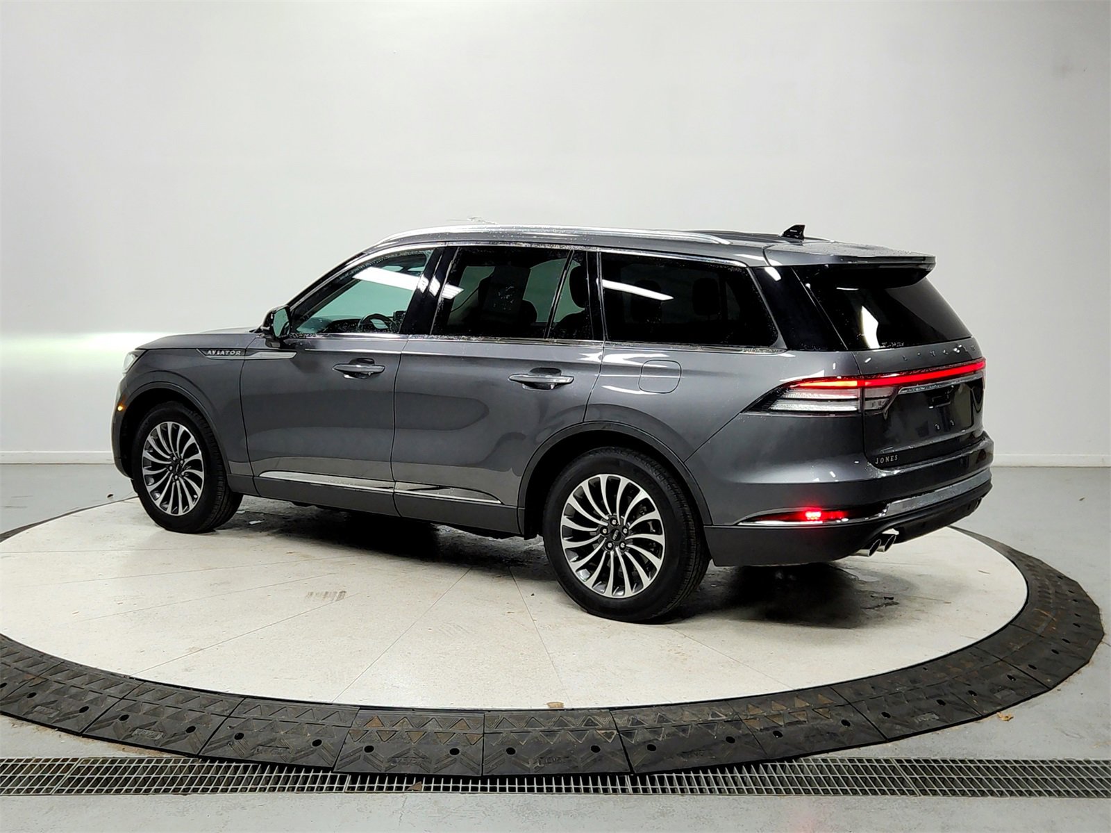 Used 2023 Lincoln Aviator Reserve image 5