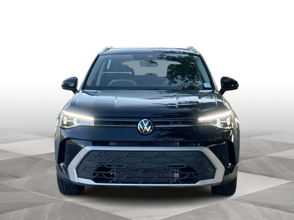 New 2026 Volkswagen Taos SE FWD image 3
