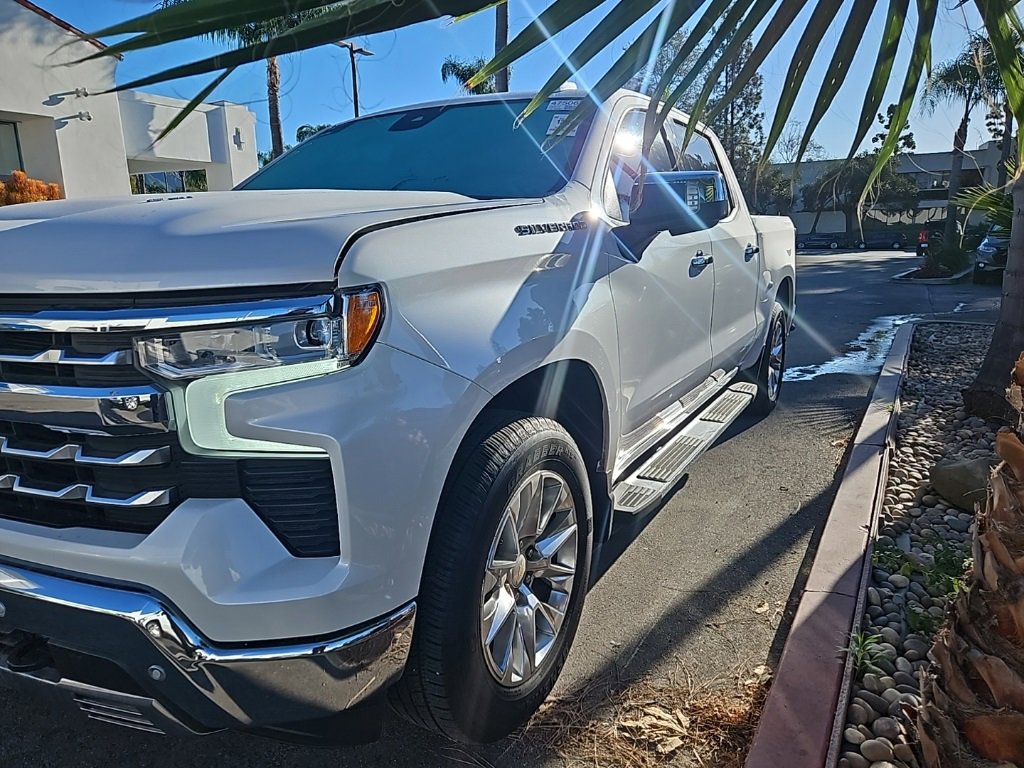 Used 2024 Chevrolet Silverado 1500 LTZ w/ LTZ Premium Package image 3