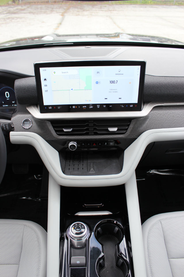 Used 2025 Ford Explorer Platinum w/ LUX Leather Package image 25