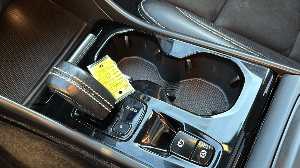 Used 2021 Volvo XC40 T5 R-Design w/ Climate Package image 22