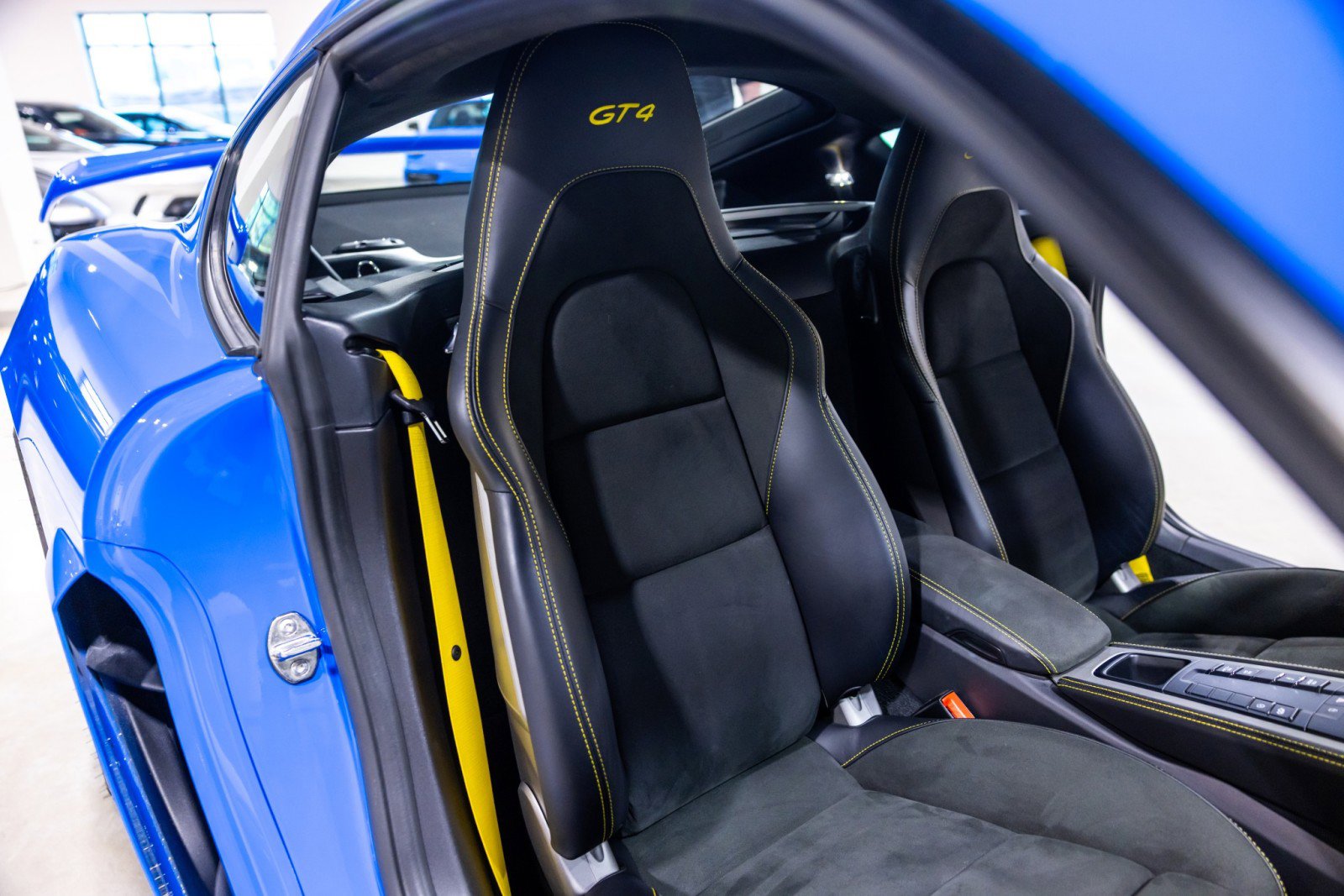 Used 2022 Porsche 718 Cayman GT4 RWD image 29