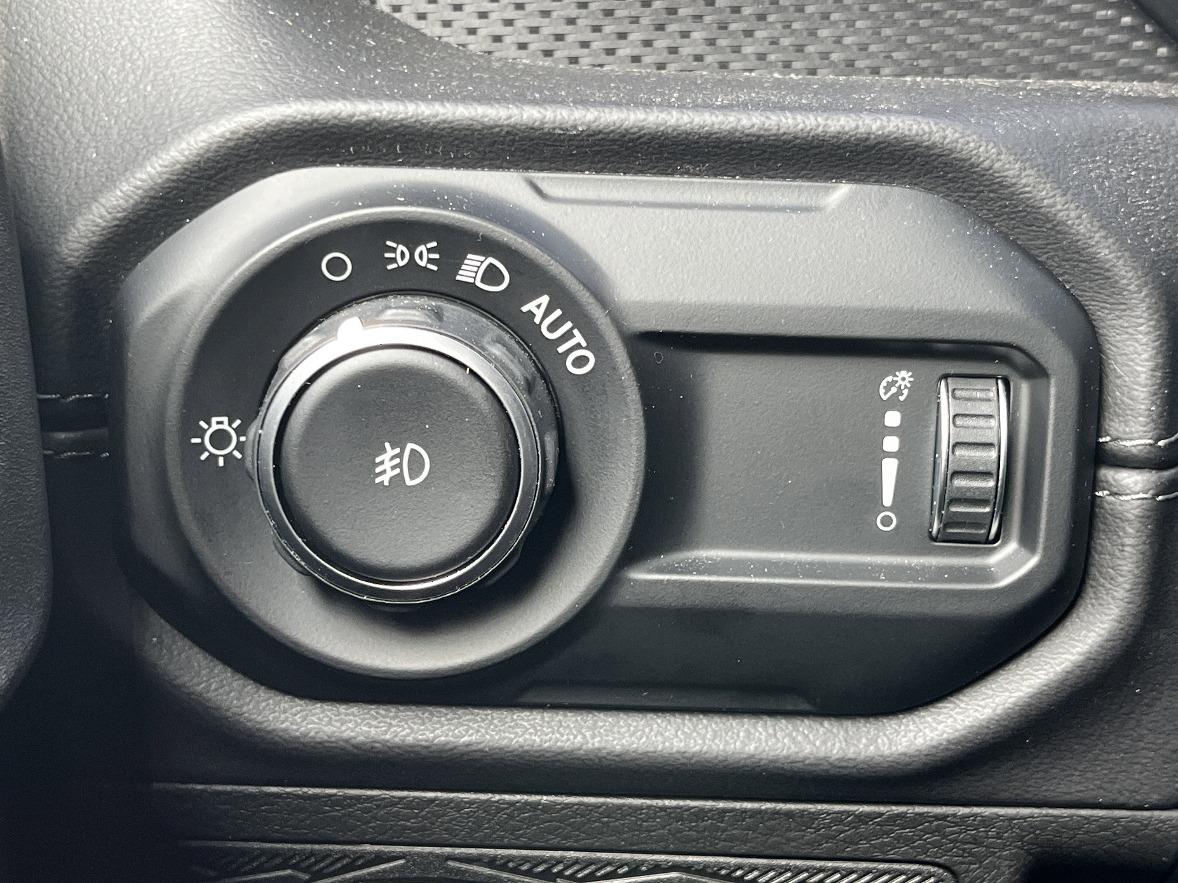 Used 2024 Jeep Wrangler Unlimited Rubicon w/ XTREMEE 35" Tire Package image 13