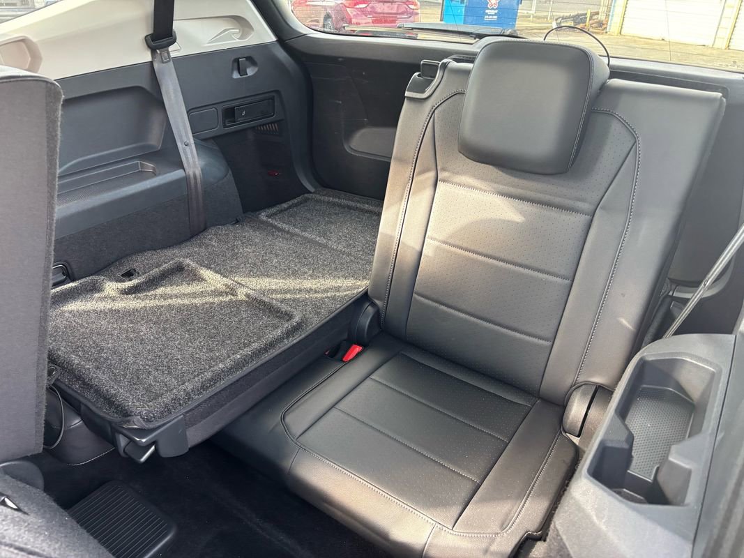 Used 2020 Volkswagen Tiguan SEL w/ 3rd Row Seat Package image 17
