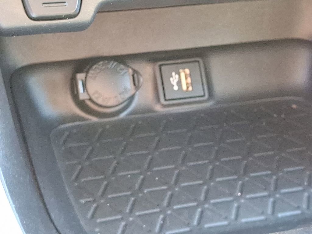 Used 2023 Toyota RAV4 XLE Premium image 28