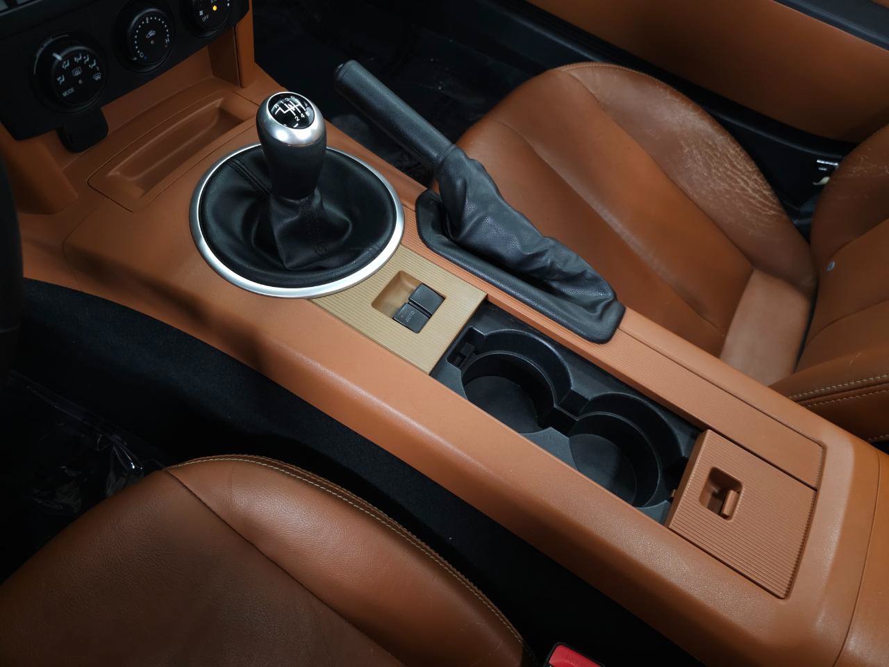 Used 2006 MAZDA MX-5 Miata Grand Touring w/ Premium Pkg RWD image 25