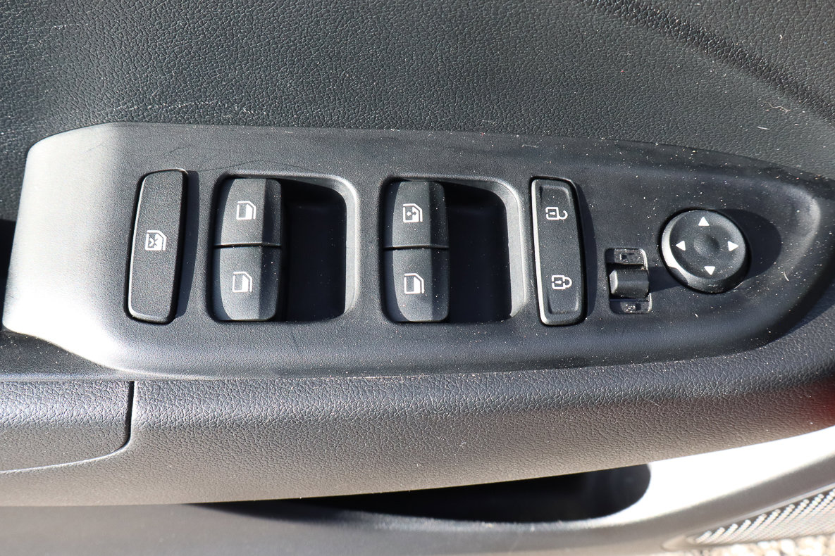 Used 2025 Hyundai Venue SEL image 14