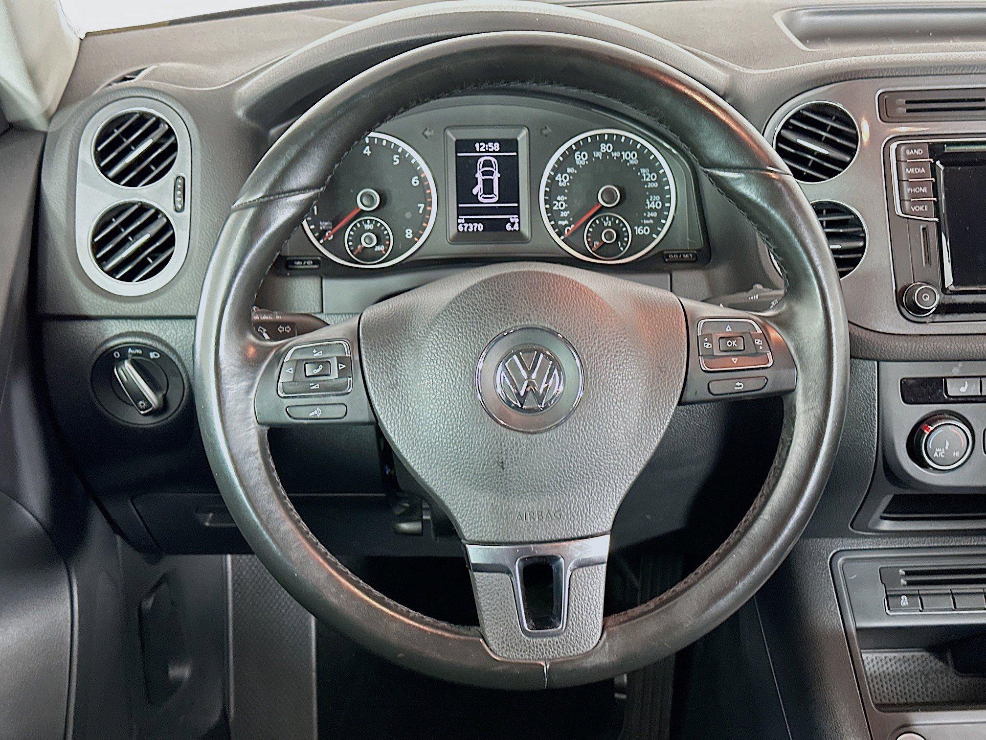 Used 2017 Volkswagen Tiguan S image 18