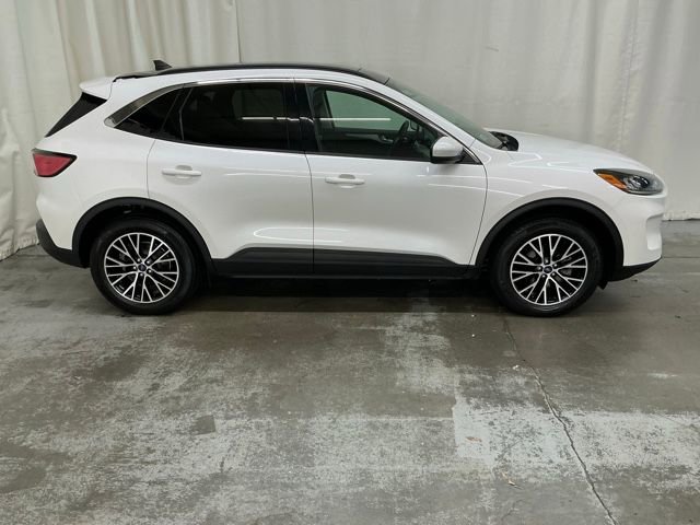 Used 2022 Ford Escape SEL w/ Technology Package FWD image 2