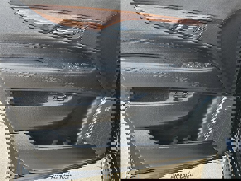 Used 2015 Cadillac Escalade Luxury AWD/4WD image 29