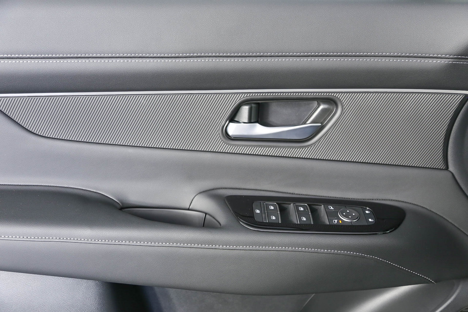 Used 2025 Nissan Murano SV FWD image 22