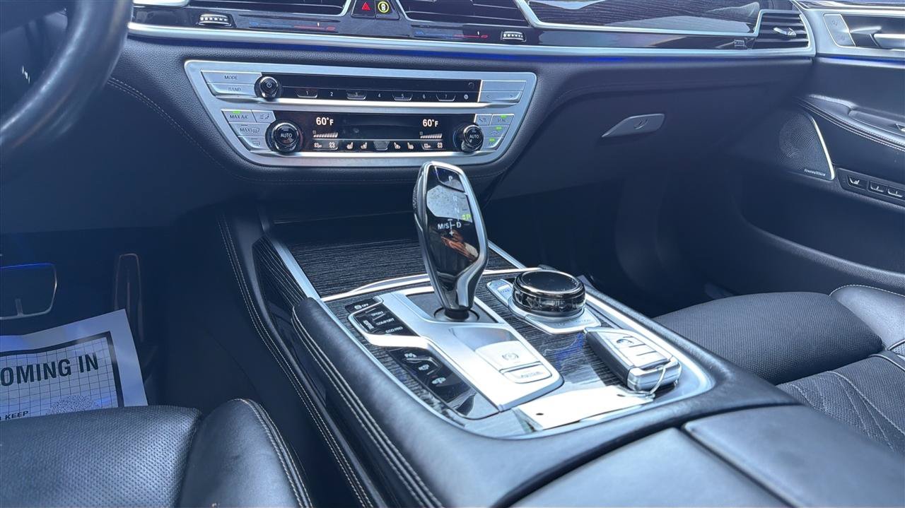 Used 2022 BMW 750i xDrive w/ Executive Package AWD/4WD image 27